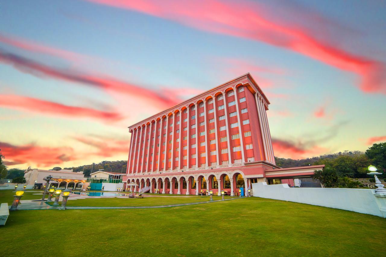 Ramoji Film City- Sitara Luxury Hotel Pedda Ambarpet Exterior photo